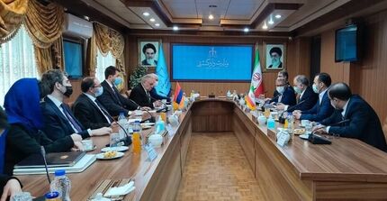 تفاهم نامه همکاری بین ایران و ارمنستان امضا شد / استرداد مجرمان یکی از مفاد