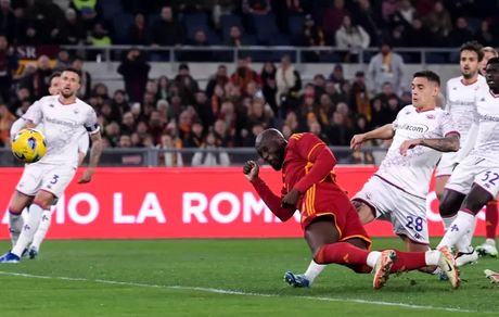 رم با ۲ اخراجی مقابل فیورنتینا متوقف شد / سردار آزمون مصدوم شد