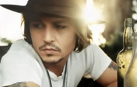 بازیگری که جزیره شخصی دارد و فامیل ملکه انگلیس است!