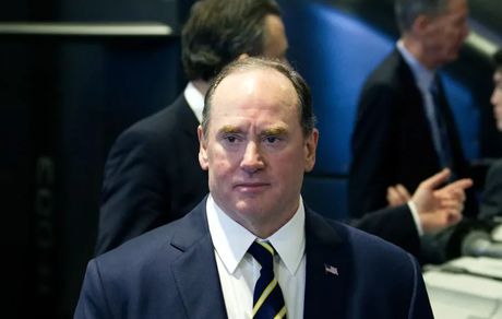 وزیر نیروی دریایی آمریکا برکنار شد