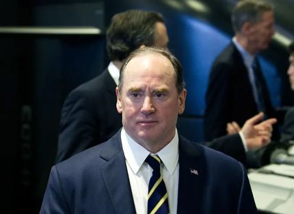 وزیر نیروی دریایی آمریکا برکنار شد