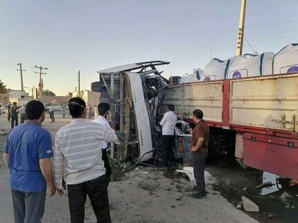 ترمز دلیل اصلی واژگونی اتوبوس سربازان معلم / سرعت ۱۴۵ کیلومتر بود