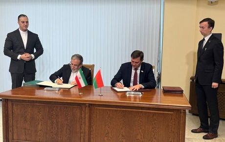 امضای ۳ سند همکاری میان وزرای خارجه ایران و بلاروس 