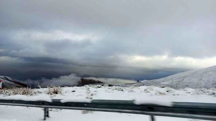 برف، یک جاده را در استان البرز بست