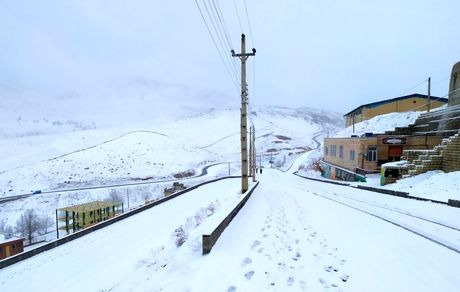 راه ارتباطی ۳۰ روستای سلسله بدلیل برف مسدود شد