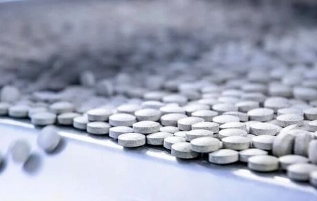 ۴۶۰ هزار قرص غیرمجاز از یک سوله در شرق تهران کشف شد