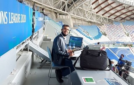 عادل فردوسی‌پور روی صندلی گزارشگری نشست