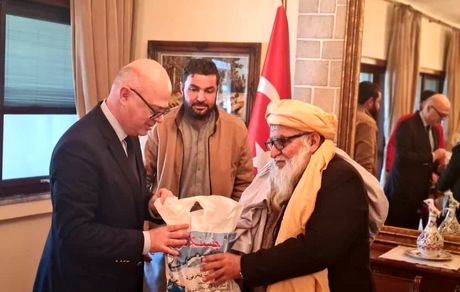 طالبان به زلزله‌زدگان ترکیه پول نقد در کیسه پلاستیکی کمک کرد