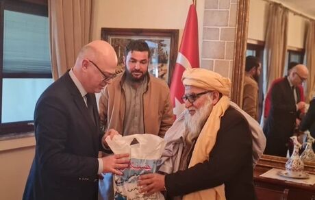 طالبان به زلزله‌زدگان ترکیه پول نقد در کیسه پلاستیکی کمک کرد