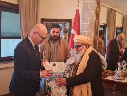 طالبان به زلزله‌زدگان ترکیه پول نقد در کیسه پلاستیکی کمک کرد