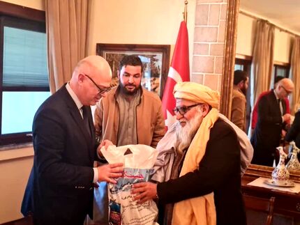 طالبان به زلزله‌زدگان ترکیه پول نقد در کیسه پلاستیکی کمک کرد