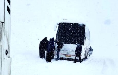بارش نیم متر برف در روز پایانی سال در اهر و ورزقان + ویدئو
