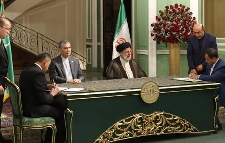 ایران و ترکمنستان ۵ سند همکاری امضا کردند