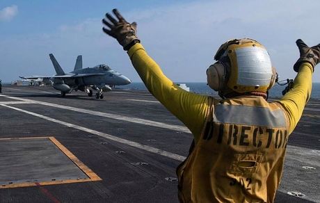 تنها ناو هواپیمابر آمریکایی حاضر در خلیج فارس به خانه برمی‌گردد 