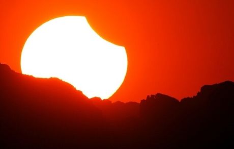 اولین خورشید گرفتگی جزئی سال ۱۴۰۴ در ایران قابل مشاهده نخواهدبود