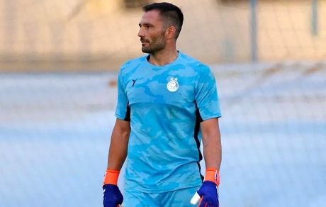 دروازه‌بان استقلال محروم شد