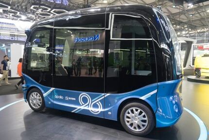 امارات، سرویس مینی‌بوس بدون راننده رایگان را راه اندازی می‌شود