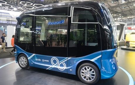 امارات، سرویس مینی‌بوس بدون راننده رایگان را راه اندازی می‌شود