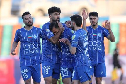 استقلال در دبی اردو می‌زند