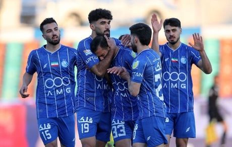 استقلال در دبی اردو می‌زند