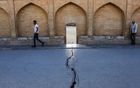 چرایی فرونشست‌های پیاپی در اصفهان