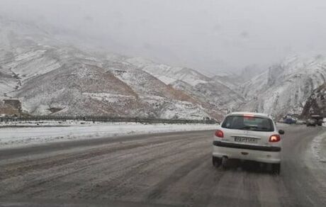 بخشی از آزادراه تبریز – زنجان بدلیل یخبندان بسته شد