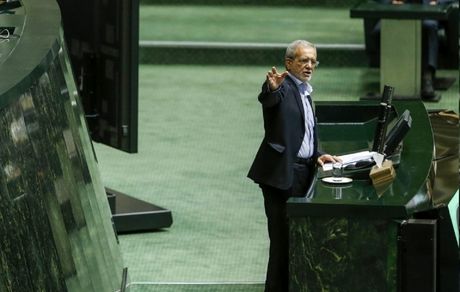 رئیس جمهور صحن مجلس را ترک کرد