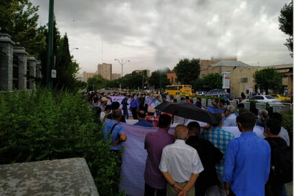 کارکنان صنعت نفت دست به تجمع زدند