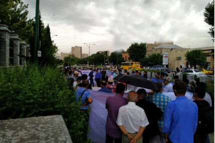 کارکنان صنعت نفت دست به تجمع زدند