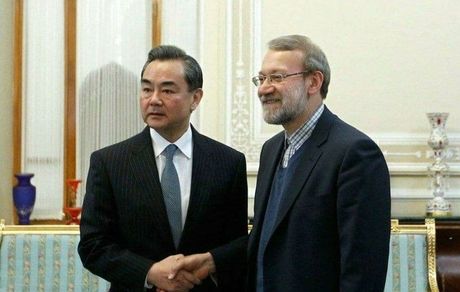وزیر خارجه چین با علی لاریجانی دیدار کرد