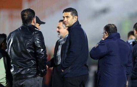 سرپرست تیم فوتبال چادرملو: دقیقه یک بازیکن پرسپولیس باید اخراج می‌شود / با VAR هم سرمان را بریدند