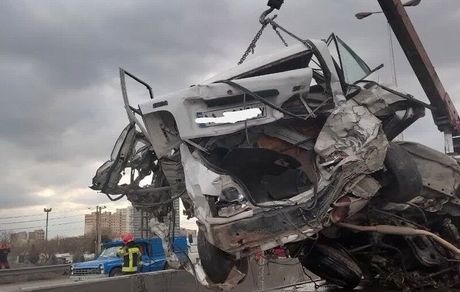 تصادف وحشتناک سایپا آبی و پراید در آزادراه قزوین و کرج بدلیل رانندگی خلاف جهت