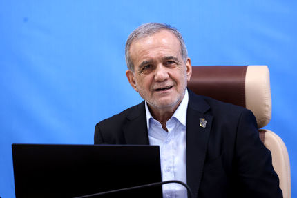 رئیس جمهور: اسرائیل و آمریکا از شرایط کشور ما سوء استفاده می کنند / دل دشمنان به حال ایران نسوخته است