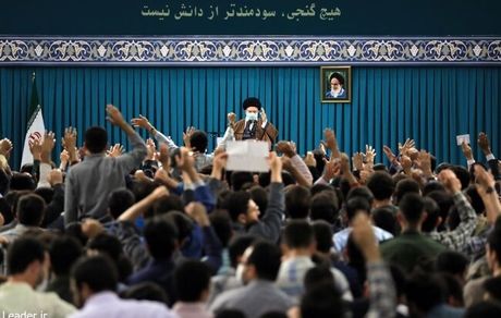 راه روشن انقلاب را با جدیت دنبال کنید کشور نیازمند آرمانخواهی،امید وعقلانیت است