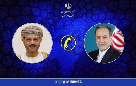 عراقچی با وزیر خارجه عمان گفت و گو کرد