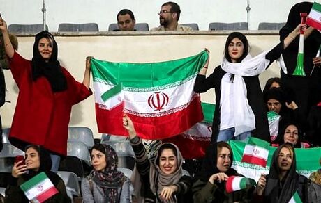 درخواست فیفا برای حضور زنان در رقابت‌های لیگ برتر فوتبال ایران
