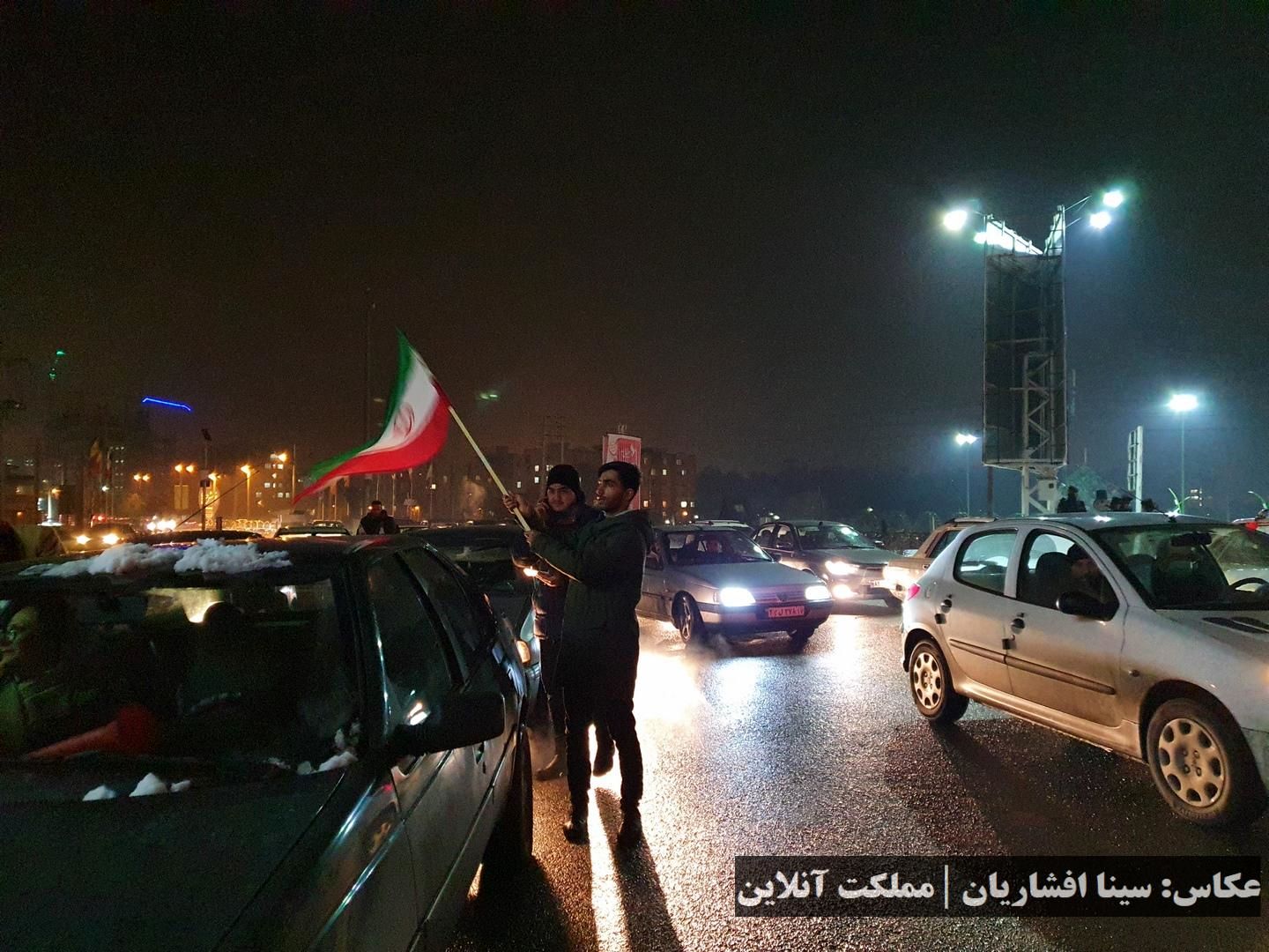شادی هموطنان بعد از صعود زودهنگام تیم ملی ایران به جام جهانی ۲۰۲۲