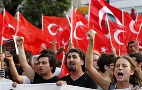 تظاهرات در ترکیه در اعتراض به بازداشت رقیب اردوغان + ویدئو