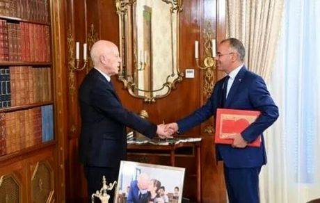 برکناری نخست‌وزیر تونس ازسوی رئیس‌جمهور