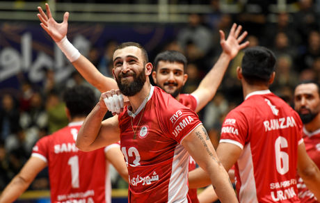 یک برد دیگر برای شهرداری ارومیه صدرنشین مقتدر لیگ برتر والیبال / پاس، سایپا را شکست داد