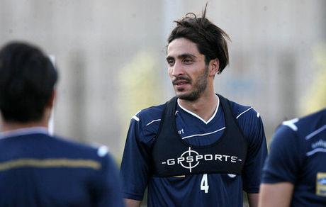 مدافع استقلال با موبایل سر جلسه کنکور دکتری!/ عکس