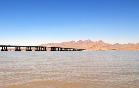 حال دریاچه ارومیه خوب نیست/احیای دریاچه را پیگیری کنید