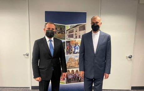 وزیر امور خارجه با همتای آذربایجانی دیدار و گفت و گو کرد