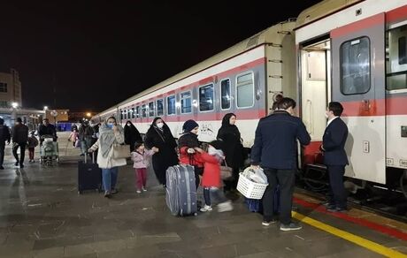 مسافران راه آهن باید حجاب و قوانین را رعایت کنند