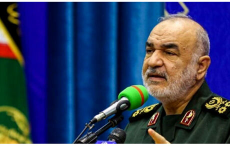 پرتاب موشک بالستیک دوربرد از ناو جنگی سپاه