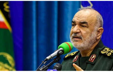 پرتاب موشک بالستیک دوربرد از ناو جنگی سپاه