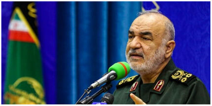 پرتاب موشک بالستیک دوربرد از ناو جنگی سپاه