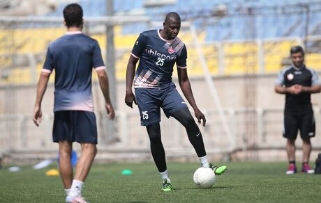 مهاجم پرسپولیس، دربی را از دست داد