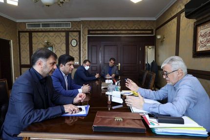 تماس وزیر ورزش با یک بانک برای حل مشکلات پرسپولیس و استقلال
