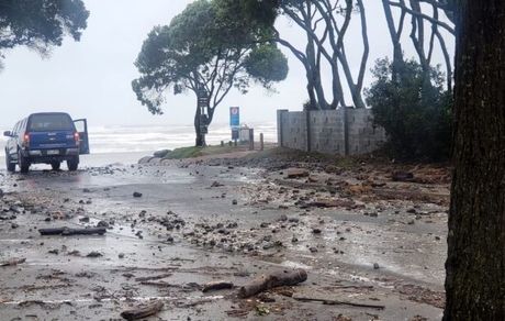 توفان در نیوزیلند، برق ۴۶ هزار خانه را قطع کرد